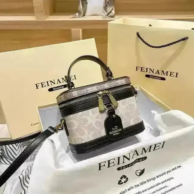 Redkiss Horse Drawn Handbag - Bear Hugs