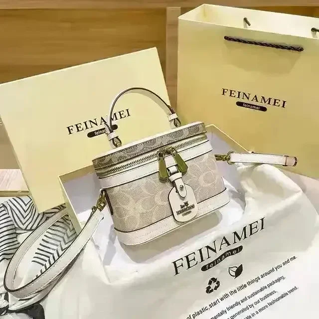 Redkiss Horse Drawn Handbag - Bear Hugs