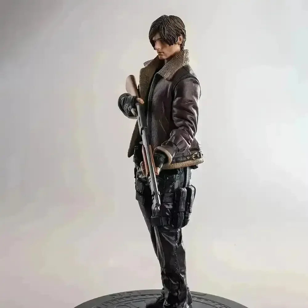 Resident Evil Leon S. Kennedy Action Figure (33 cm) - Bear Hugs