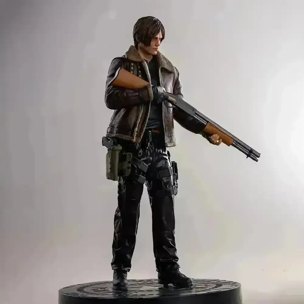 Resident Evil Leon S. Kennedy Action Figure (33 cm) - Bear Hugs