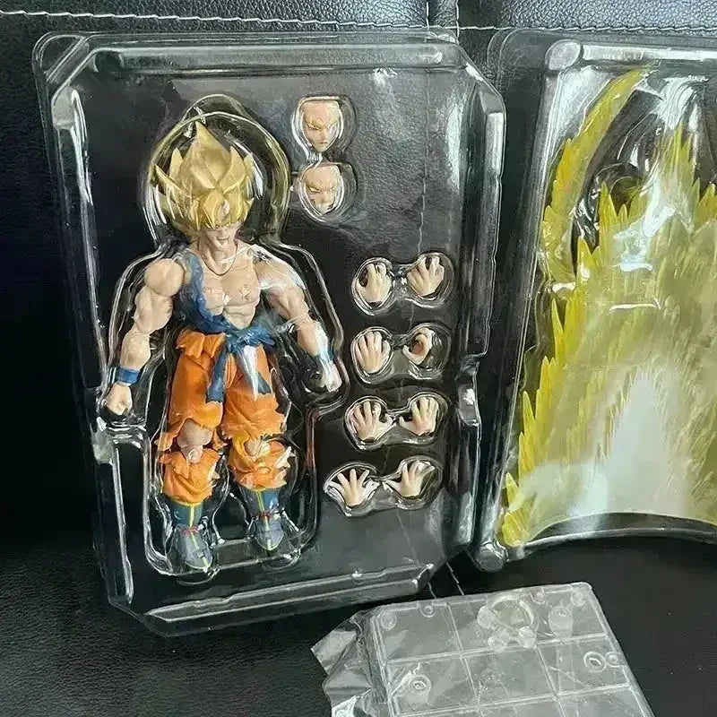 S.H.Figuarts Dragon Ball Z War-Damaged Goku Action Figure (18 cm) - Bear Hugs