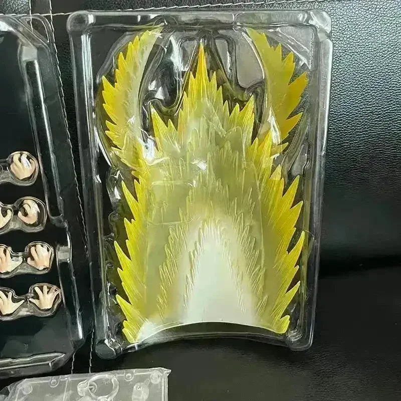 S.H.Figuarts Dragon Ball Z War-Damaged Goku Action Figure (18 cm) - Bear Hugs