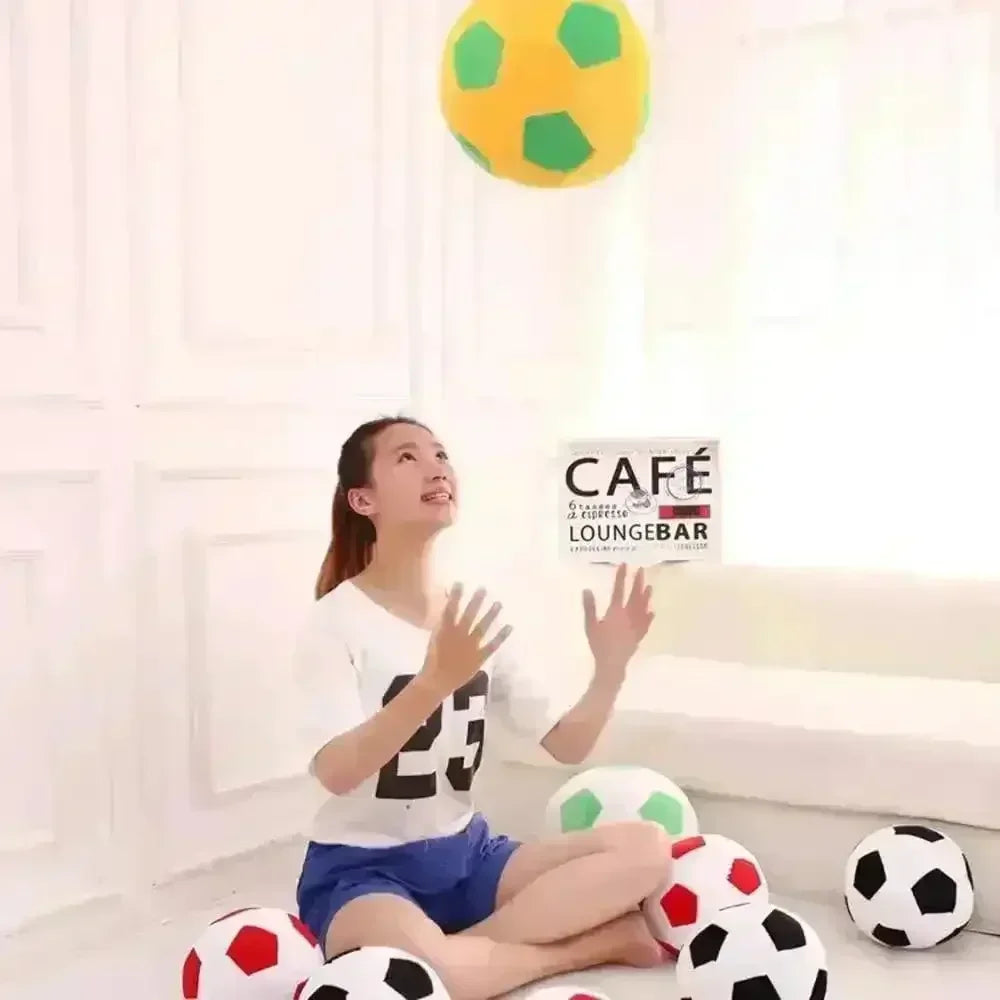 Yhoelata Coussin Football Peluche, Ballon de Foot Décoration Enfant, Oreiller Canapé Décoratif, Décoration Maison Douceur, Cadeau pour Garçon Fan de