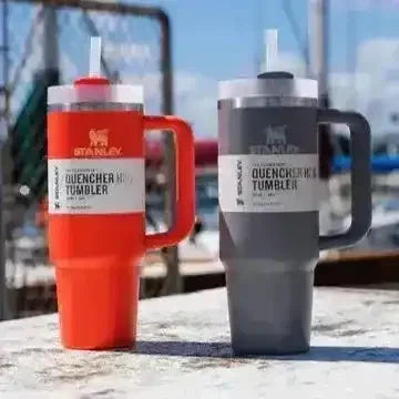 Stanley Quencher H2.0 Stainless Steel Vacuum Insulated Tumbler (30 oz) - Bear Hugs