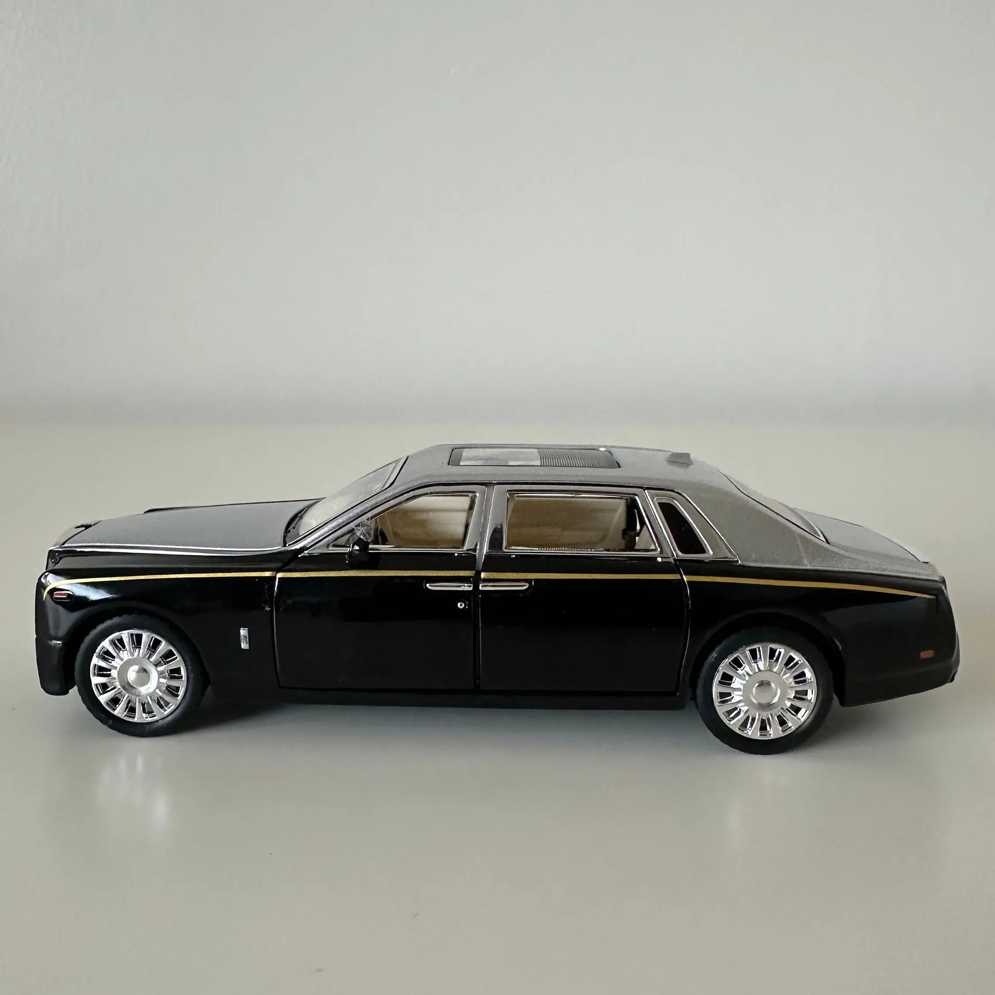 RR Phantom 1:32 Die-Cast Sports Car