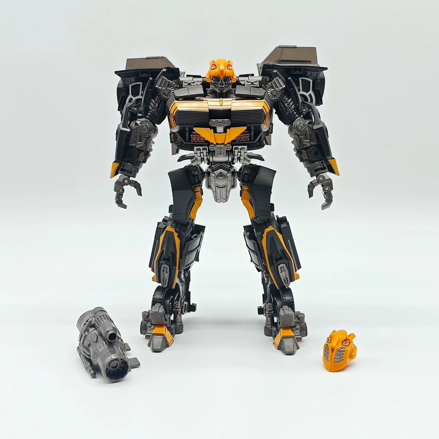 BAIWEI TW-1038 Black Wasp Figure (20 cm)