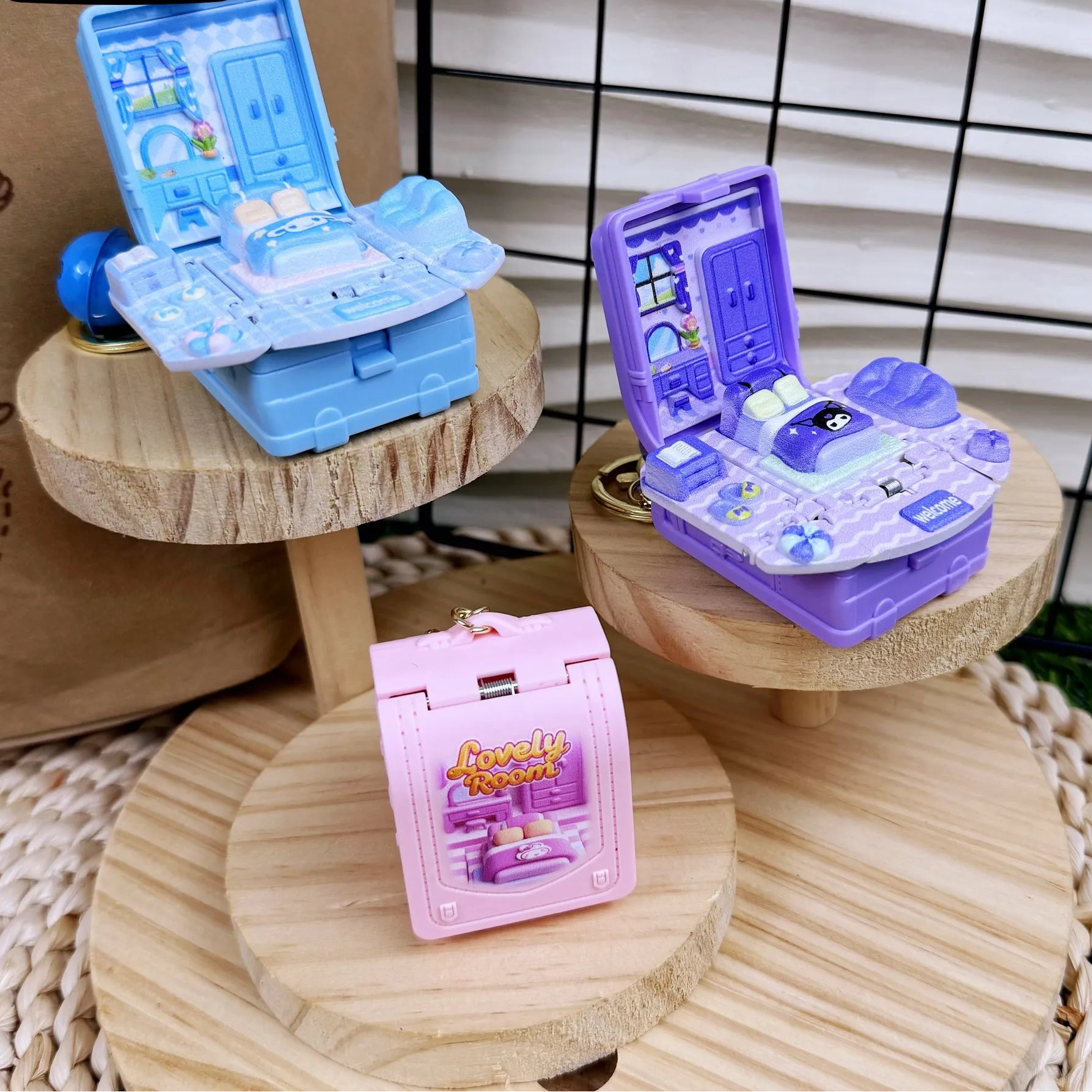 Sanliou Doll House Folding Keychain