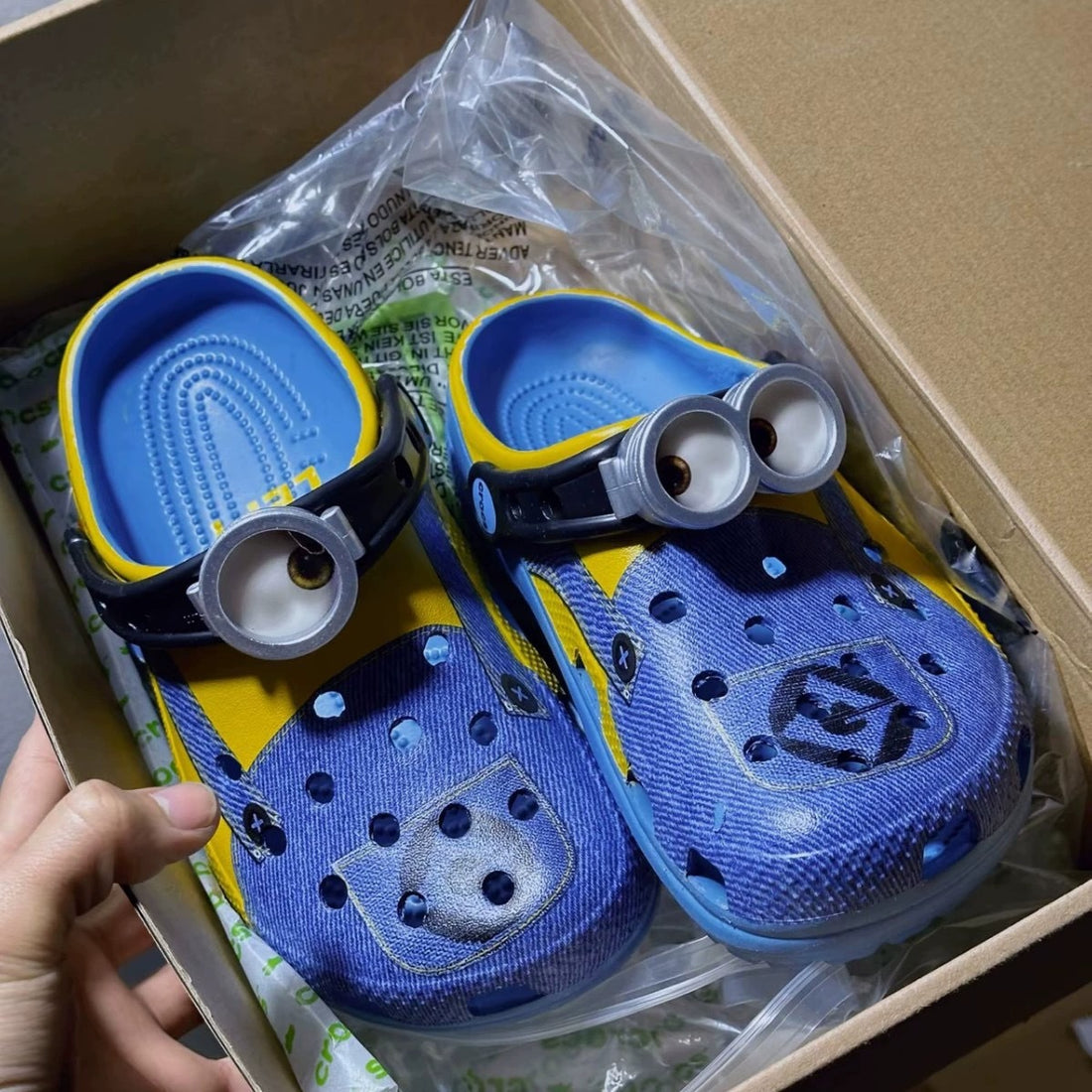 Minniuns Goggle Eyed Comfort Clogs