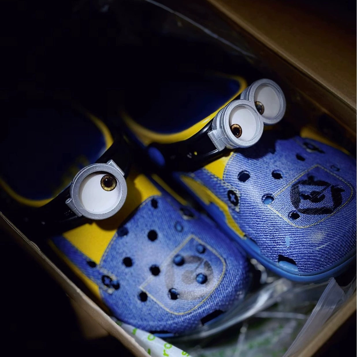 Minniuns Goggle Eyed Comfort Clogs