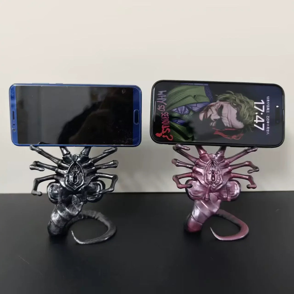 Alien Facehugger Tactical Phone Stand