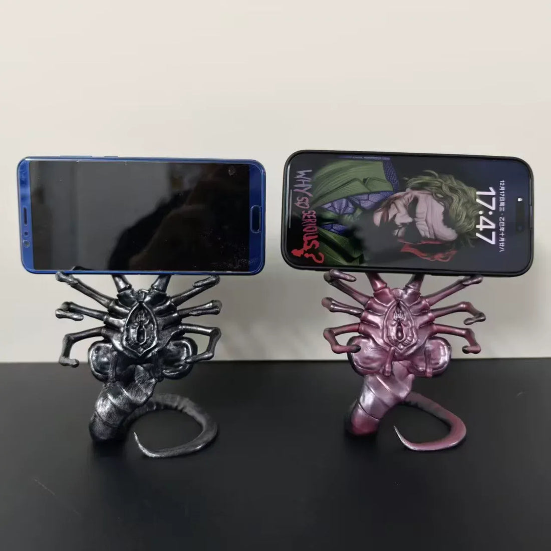 Alien Facehugger Tactical Phone Stand