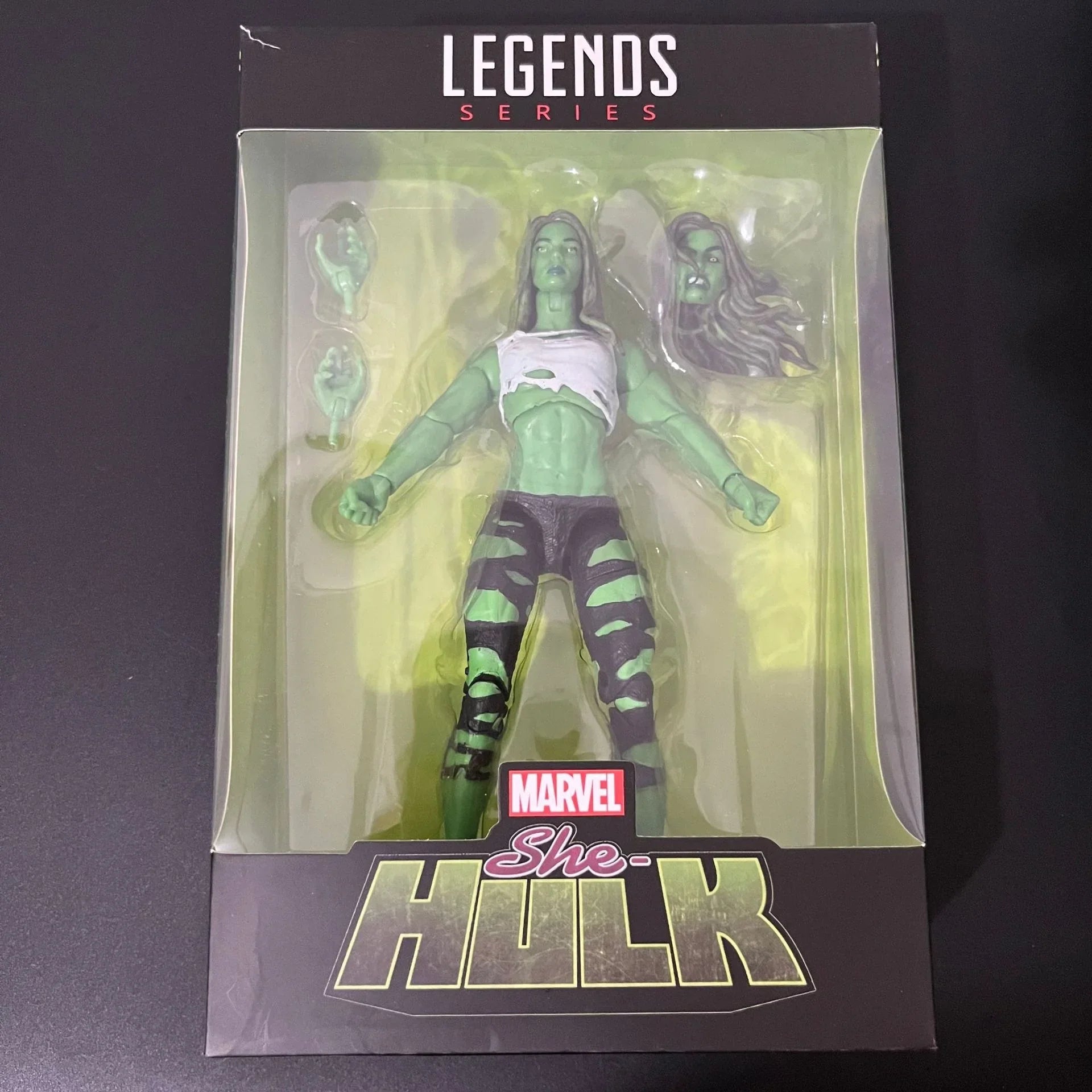 Legends Indestructible She-Hulk Figurine (15 cm)