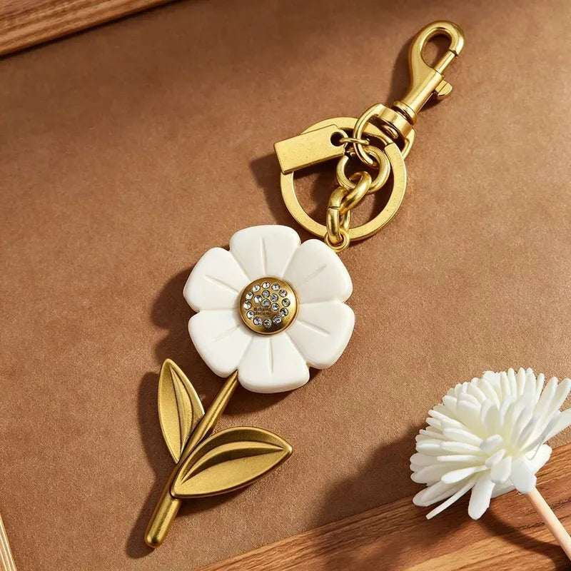 Trainer Luxe TS I Turned Pretty Daisy Bag Charm