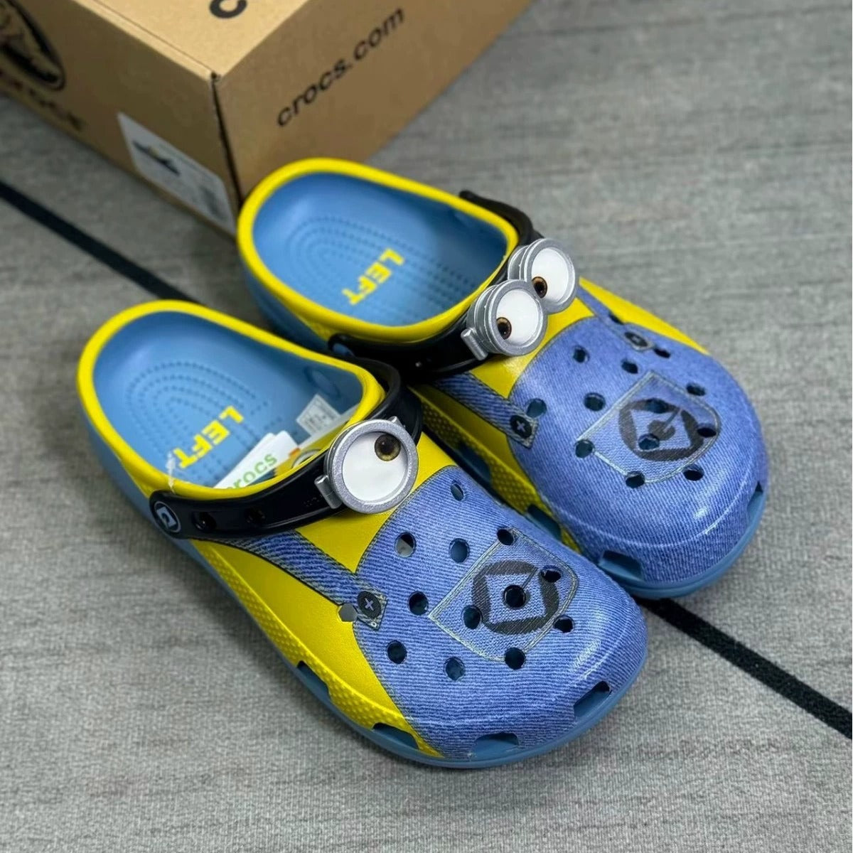 Minniuns Goggle Eyed Comfort Clogs