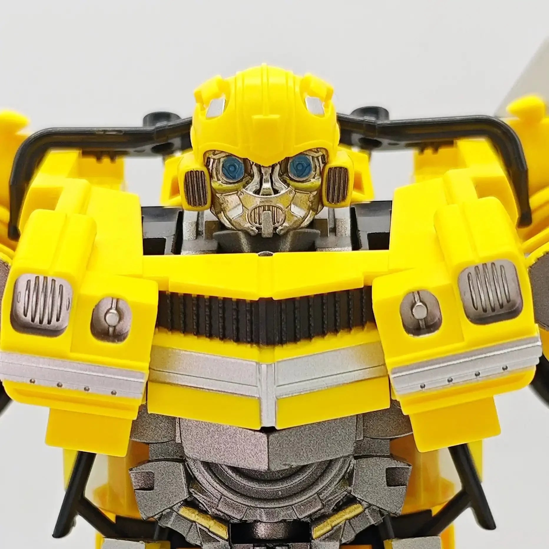 BAIWEI TW-1032 Bumblebee Figure (17 cm)
