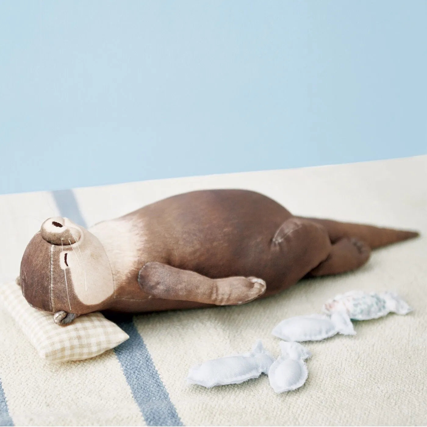 Sea Otter 2-in-1 Plush Wrist Pad & Desk Organizer