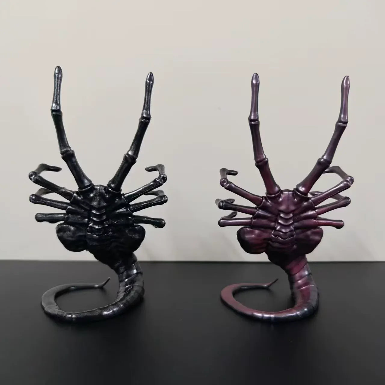 Alien Facehugger Tactical Phone Stand