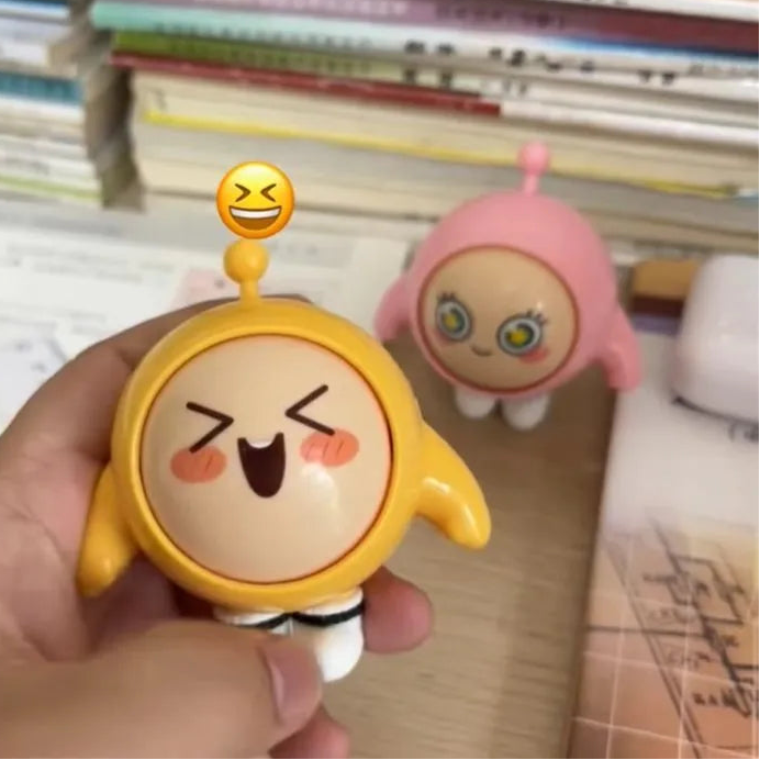 Egg Party Face-Changing Mini Figurine