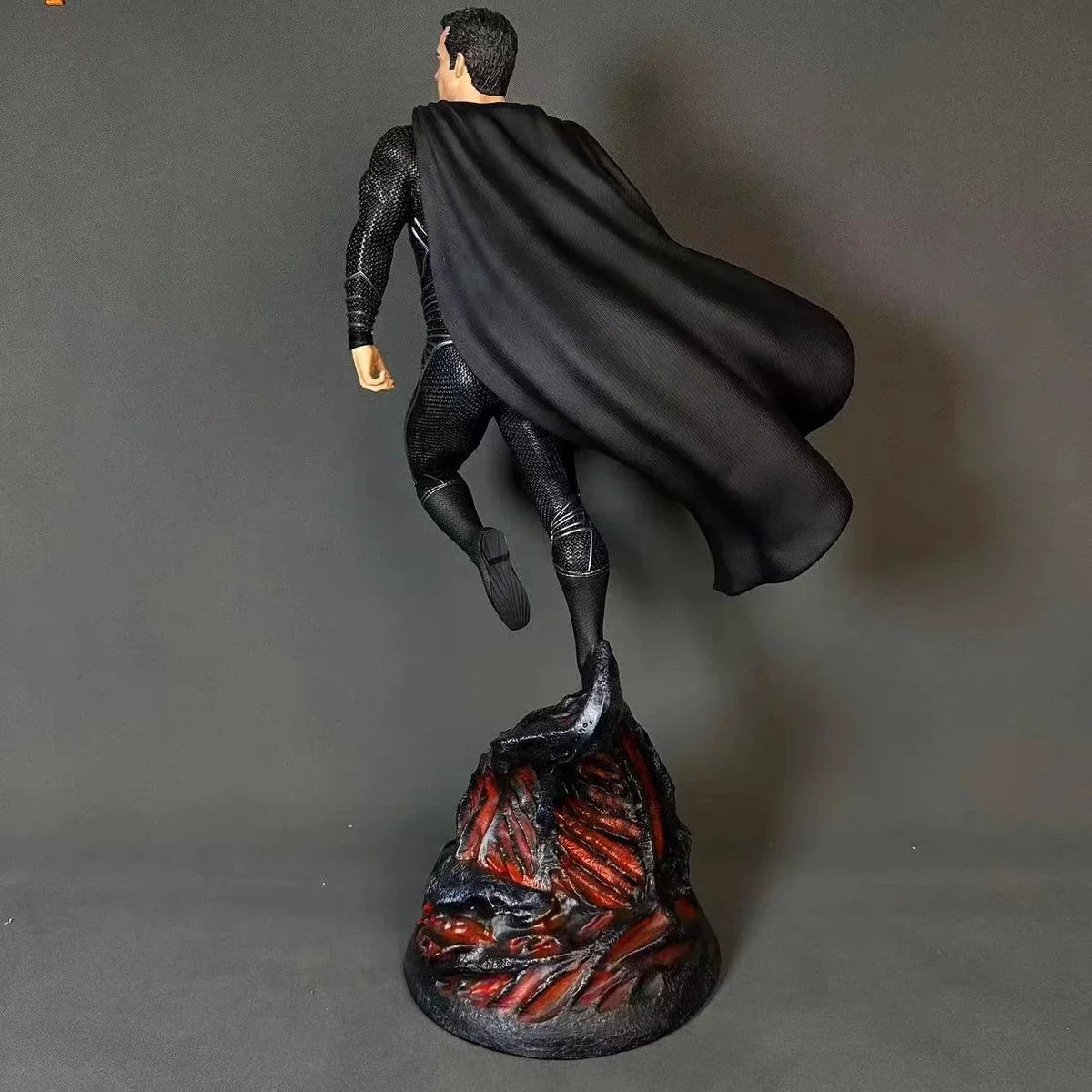 JL Superman Glowing Base Figure (73 cm)