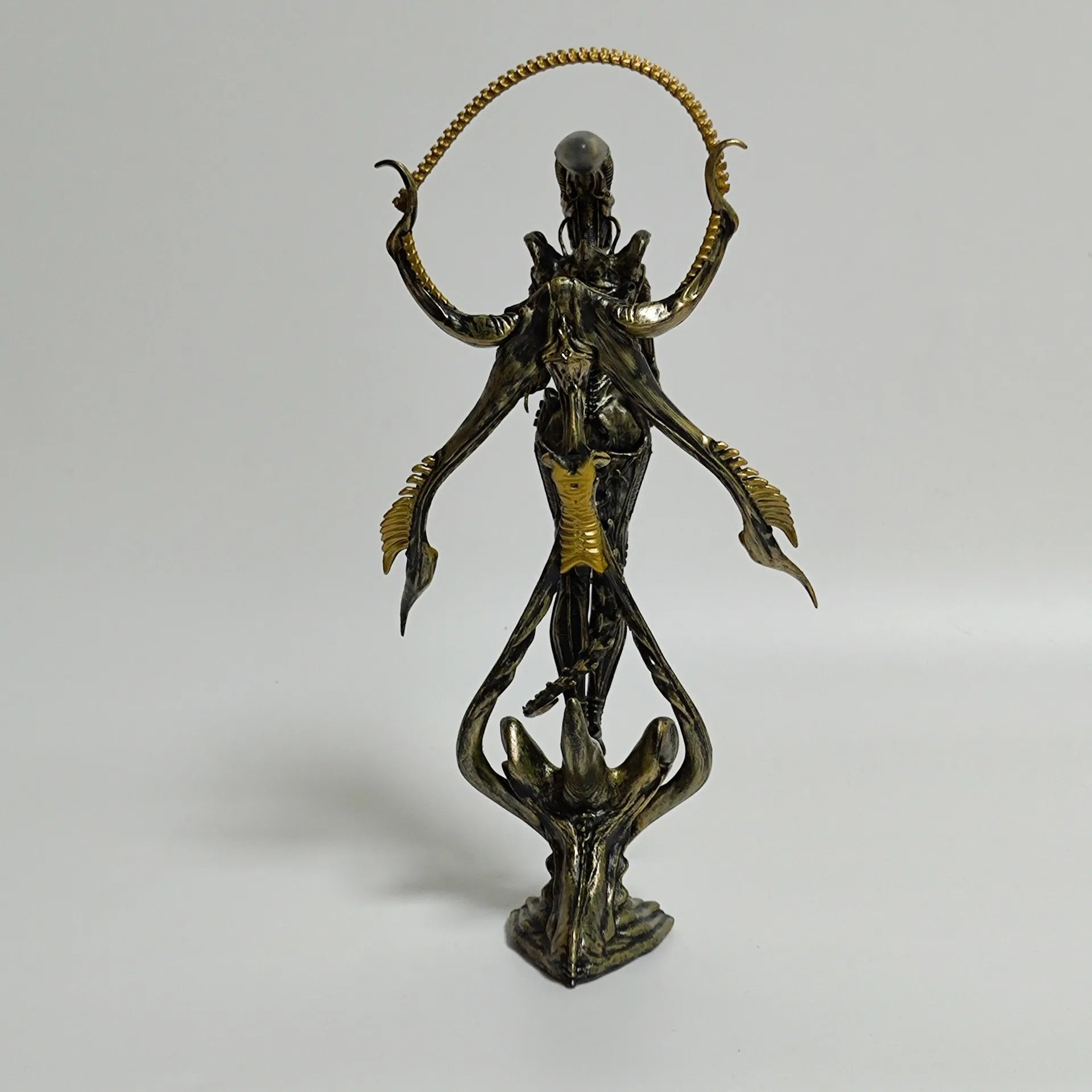 CERTOYS Zen Alien Statue (28 cm)