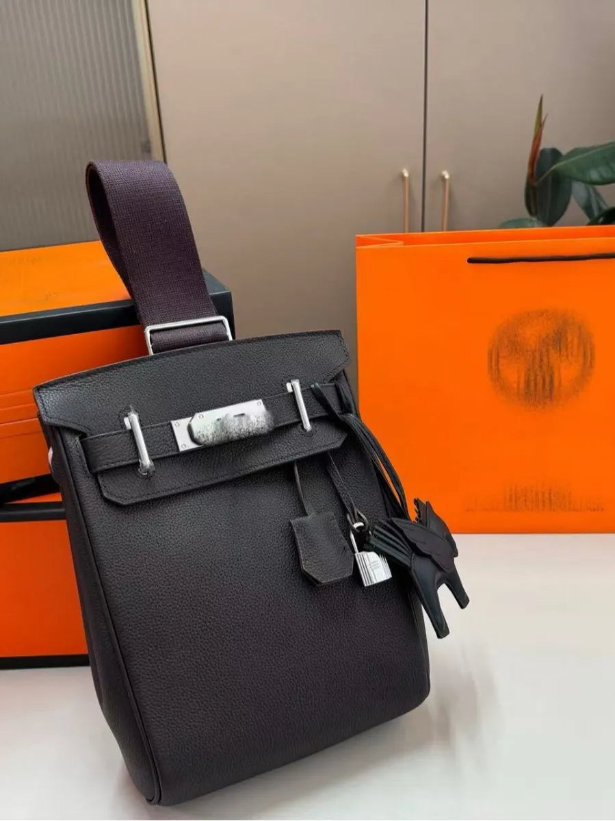 Luxe Horse Carriage Hac A Dos GM Chest Bag