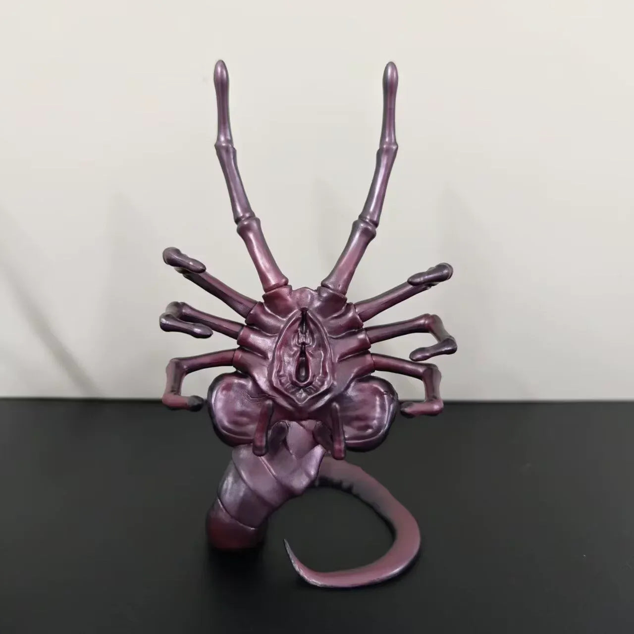 Alien Facehugger Tactical Phone Stand