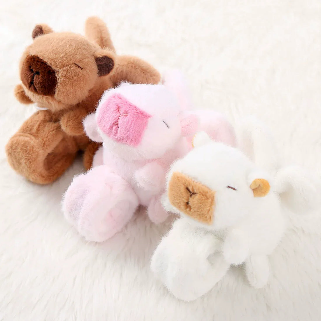 Capybara Flutter Wings Plush Bracelet (15 cm)