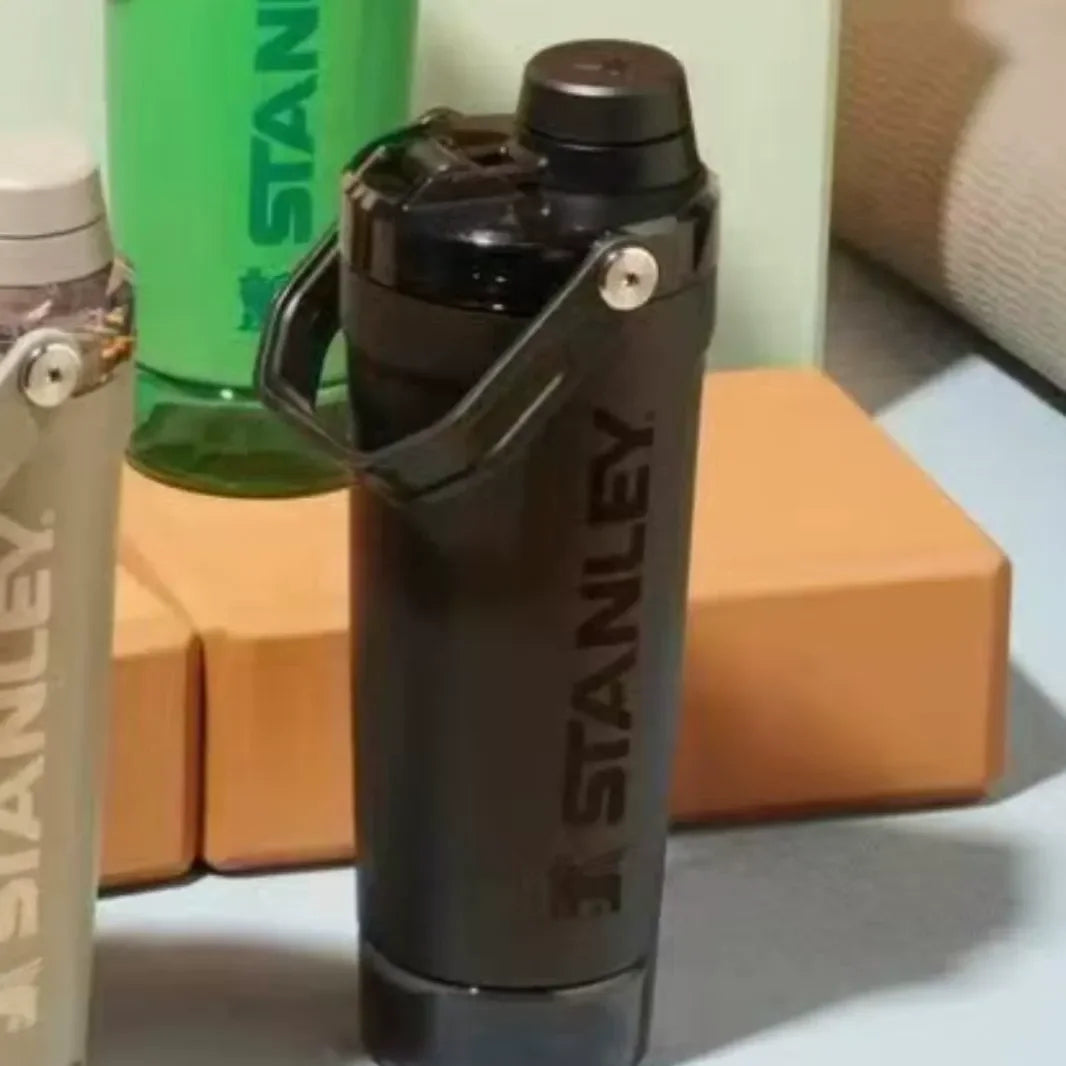 Stanley Activate Shaker Bottle (20 Oz)
