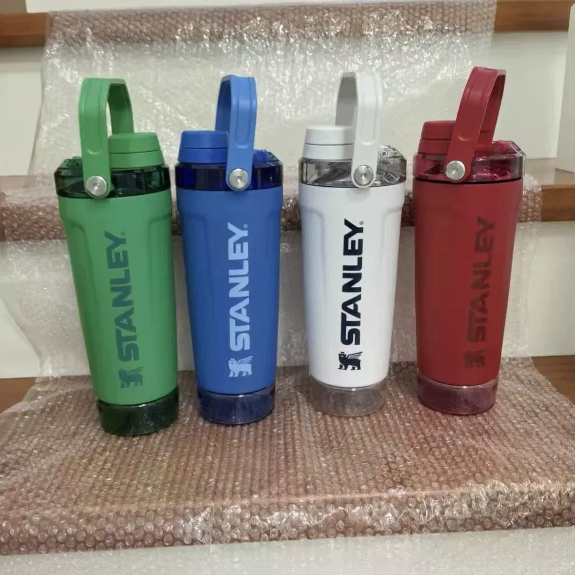 Stanley Activate Shaker Bottle (20 Oz)