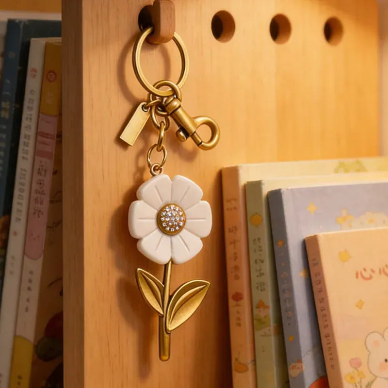 Trainer Luxe TS I Turned Pretty Daisy Bag Charm