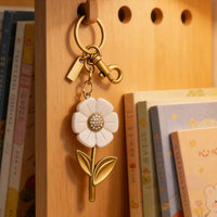 Trainer Luxe TS I Turned Pretty Daisy Bag Charm