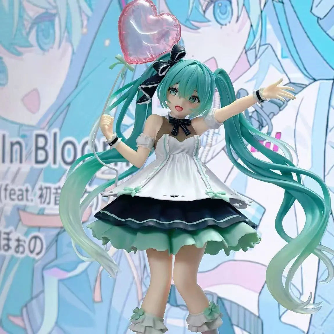 Hatsune Miku Birthday Party Ver. Figurine (20 cm)