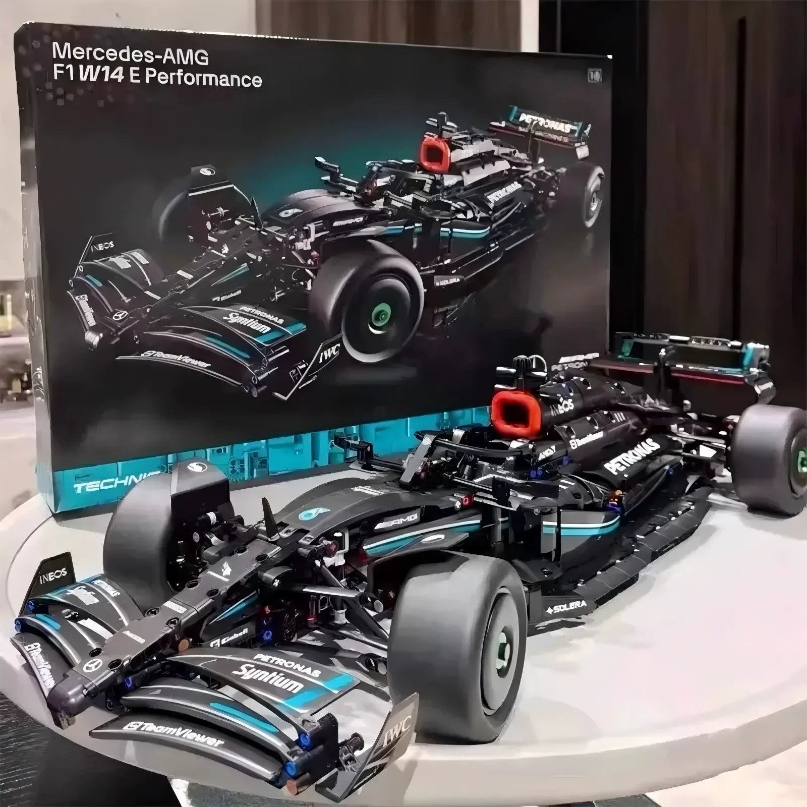 Mercedes-AMG F1 1:8 Building Blocks
