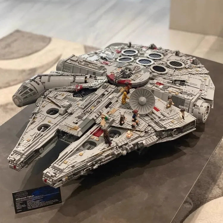 Millenium Falcon Star Wars Building Block Set