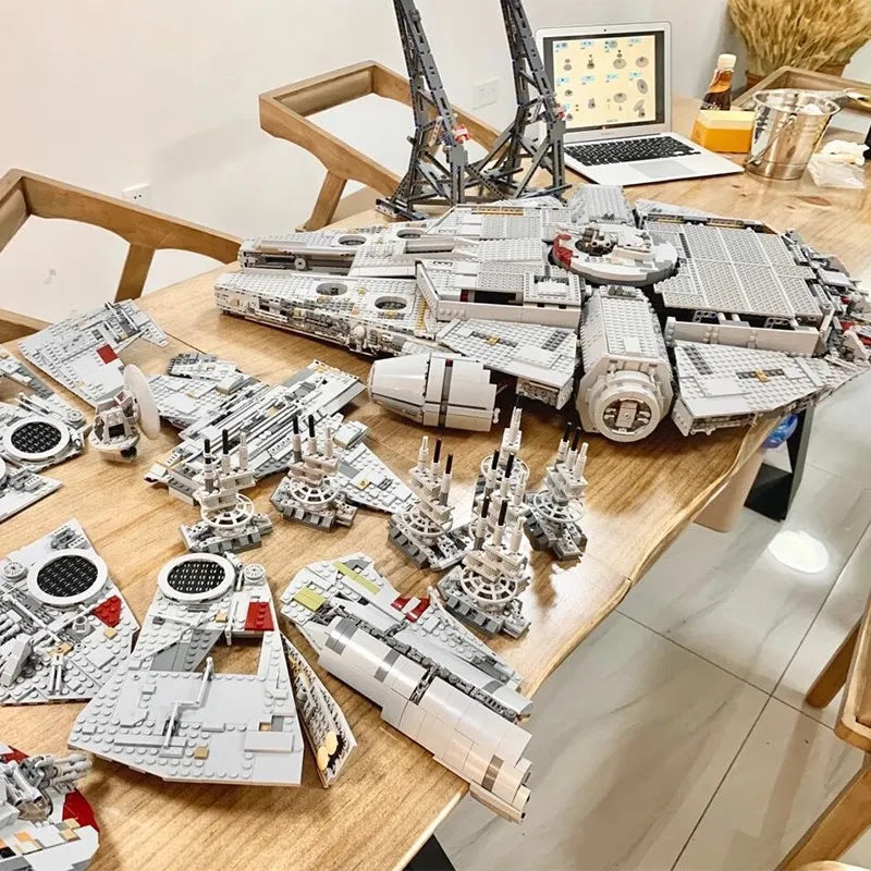 Millenium Falcon Star Wars Building Block Set
