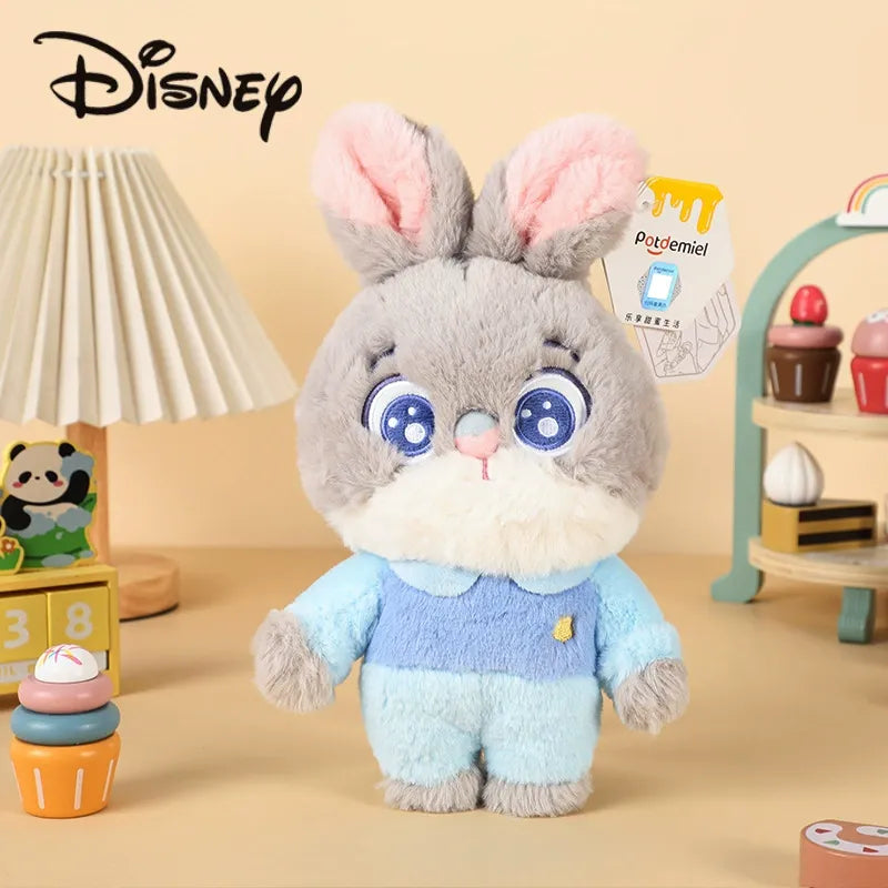 Zootopia Casual Moves Plushie (45 cm)