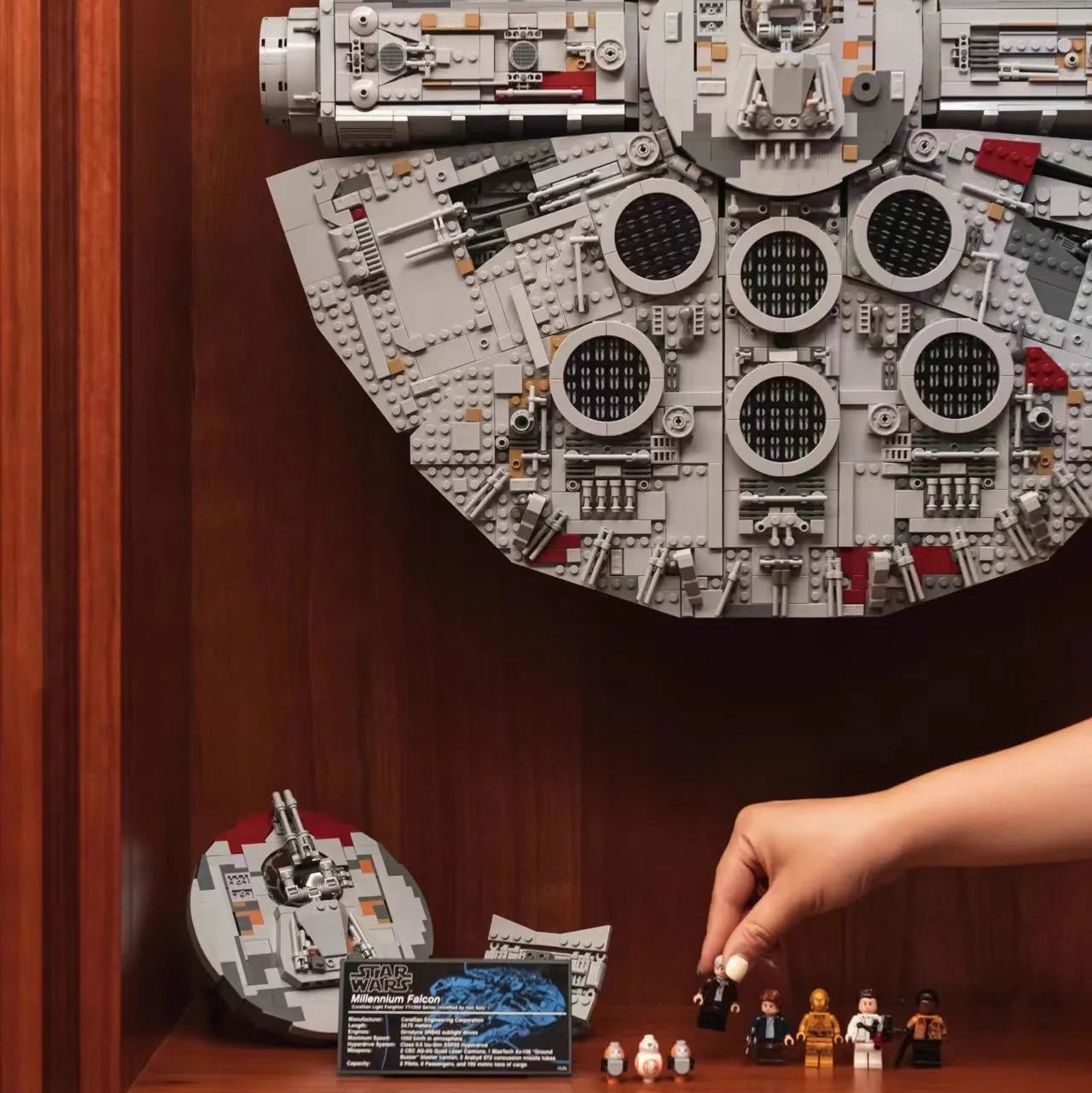 Millenium Falcon Star Wars Building Block Set