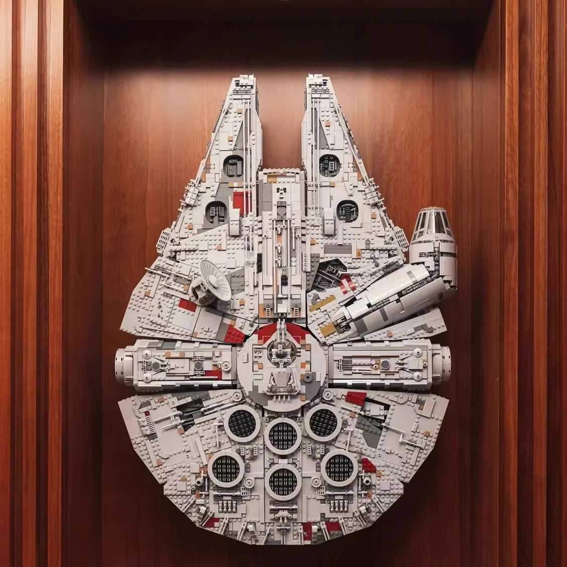 Millenium Falcon Star Wars Building Block Set