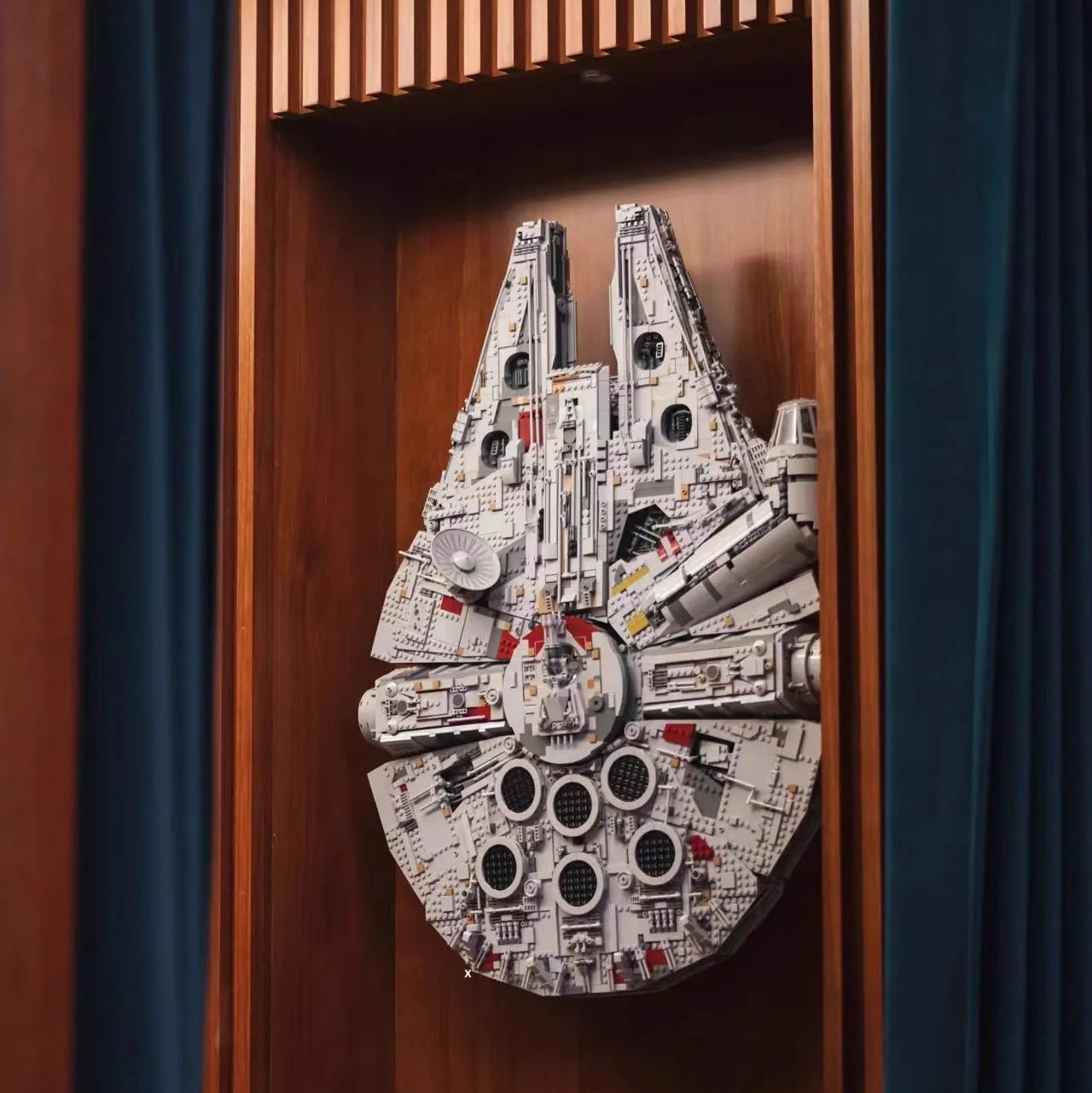 Millenium Falcon Star Wars Building Block Set
