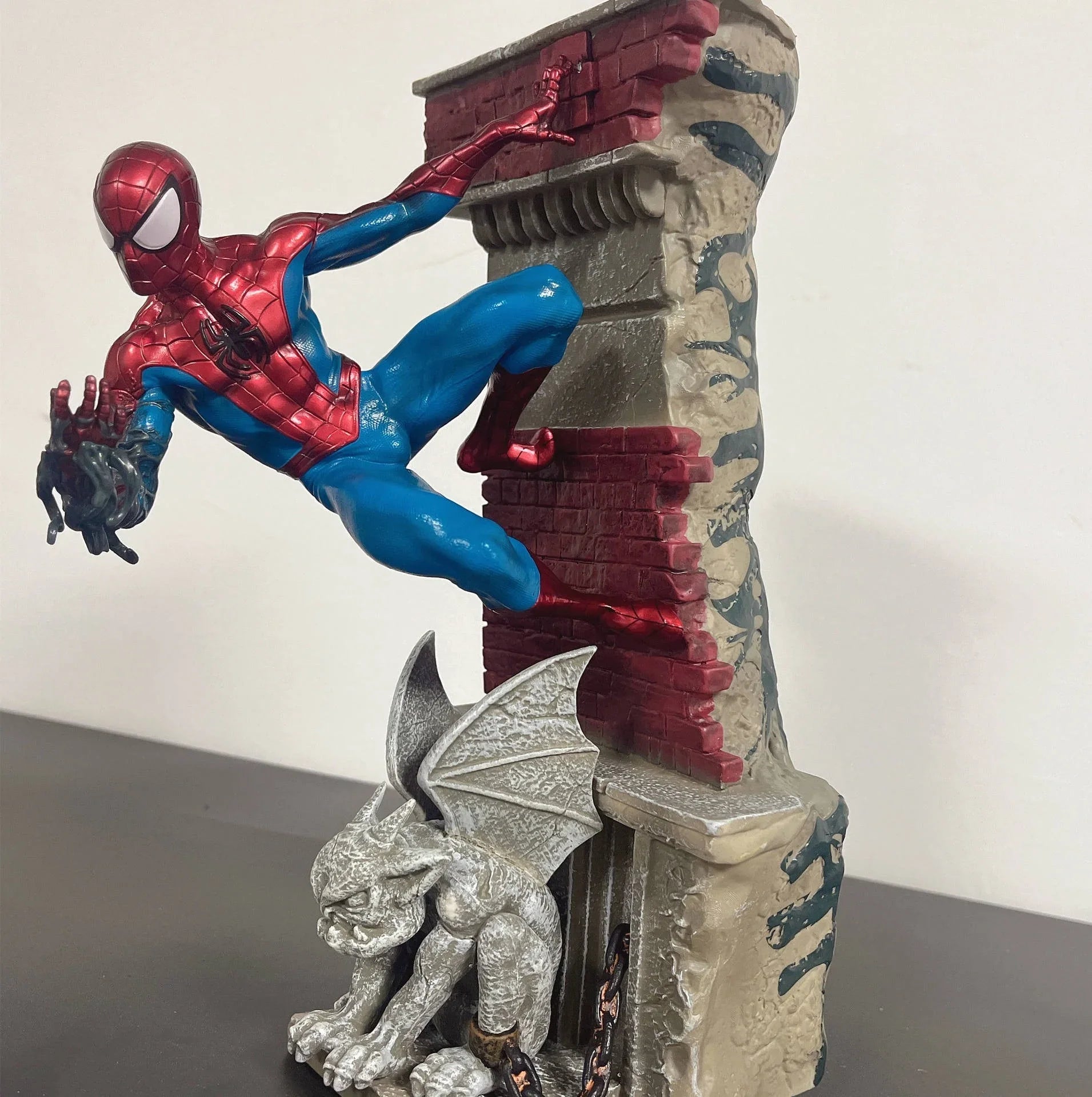 DXG Metropolis Spider-Man Figure (29 cm)