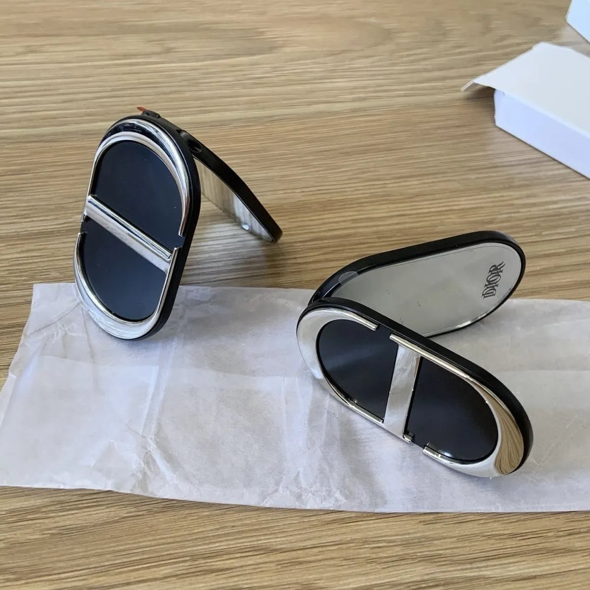 D Luxe Noir Dual-Reflect Phone Mirror