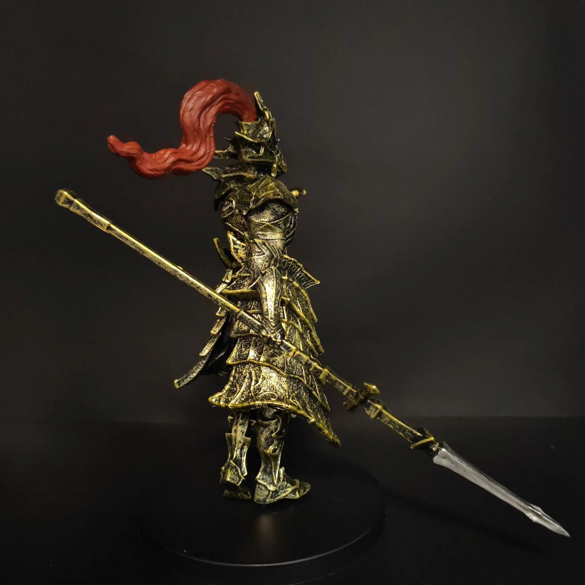Dark Souls Dragon Slayer Ornstein Golden Armor Figure (21 cm)