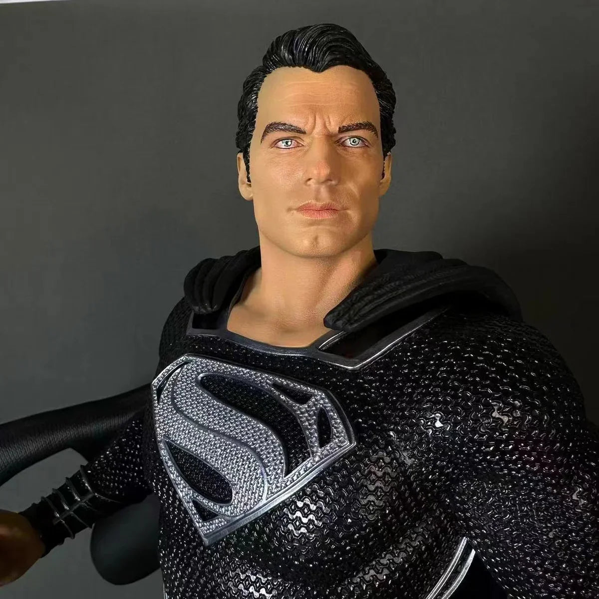 JL Superman Glowing Base Figure (73 cm)