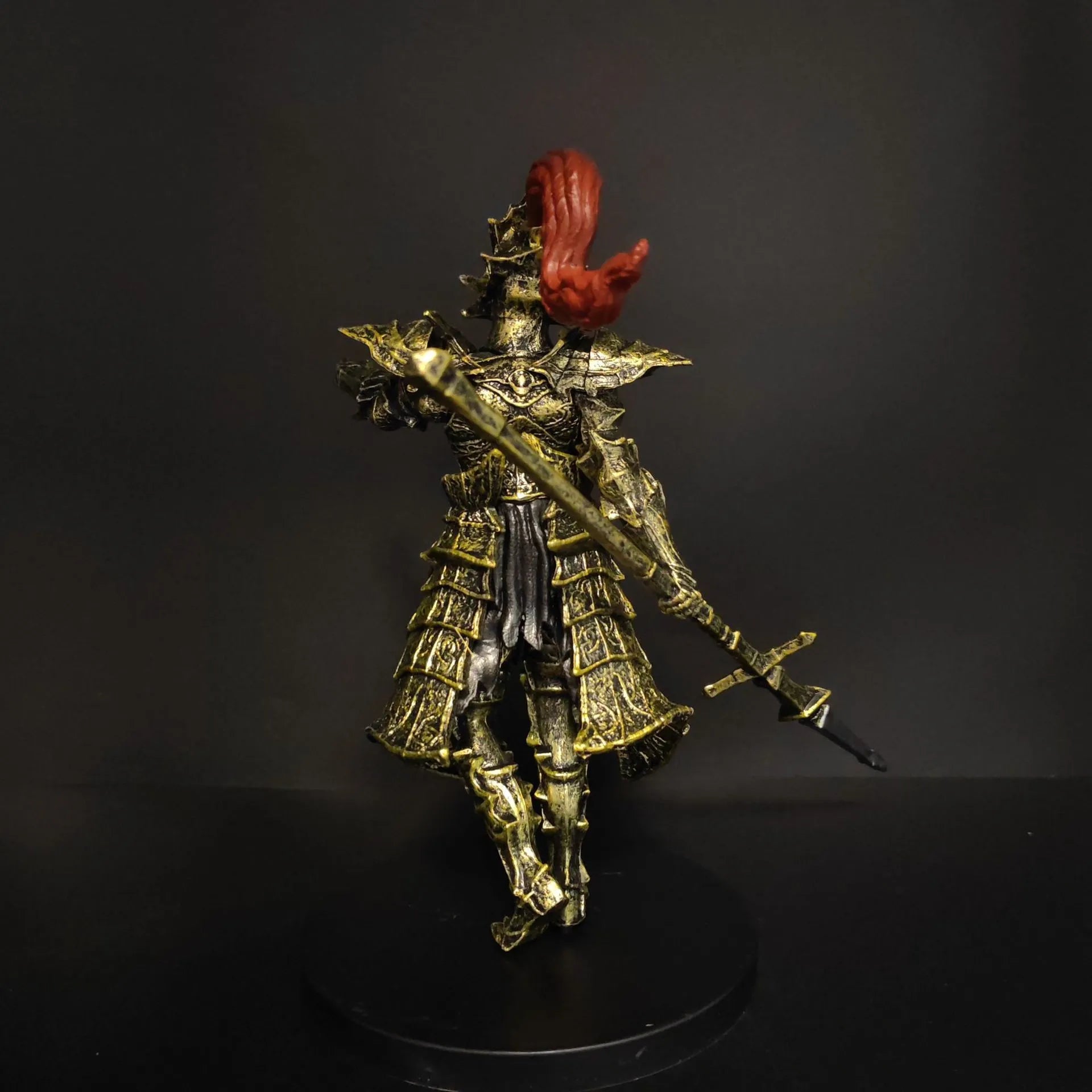 Dark Souls Dragon Slayer Ornstein Golden Armor Figure (21 cm)
