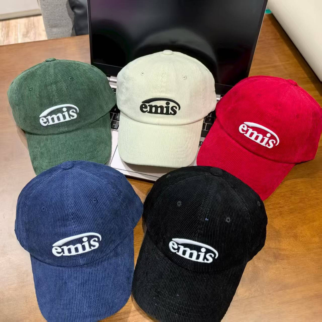 Emis Loop Corduroy Cap