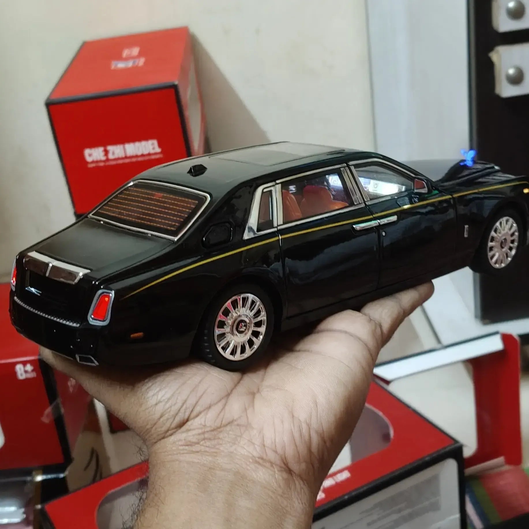 RR Phantom 1:32 Die-Cast Sports Car