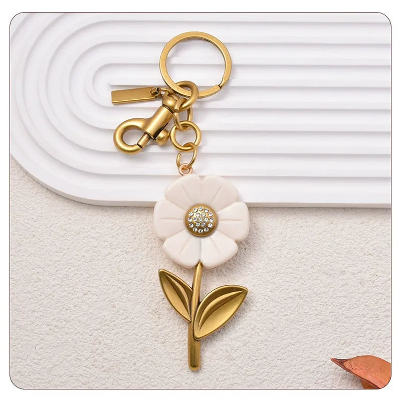 Trainer Luxe TS I Turned Pretty Daisy Bag Charm