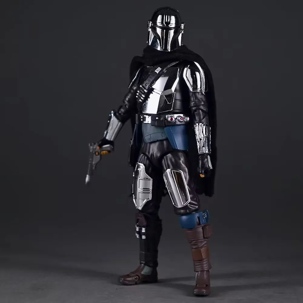 MAFEX Star Wars Chrome Din Djarin Figure (21 cm)