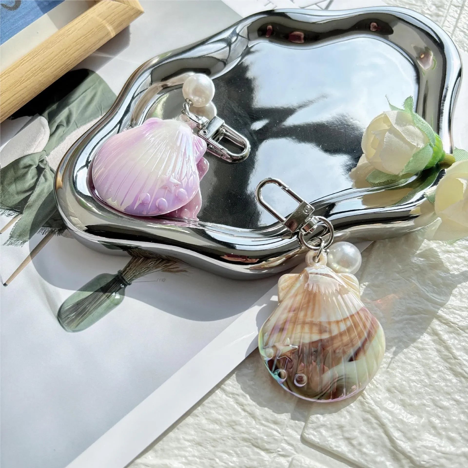 Ocean Gleaming Shell Pearl Keychain