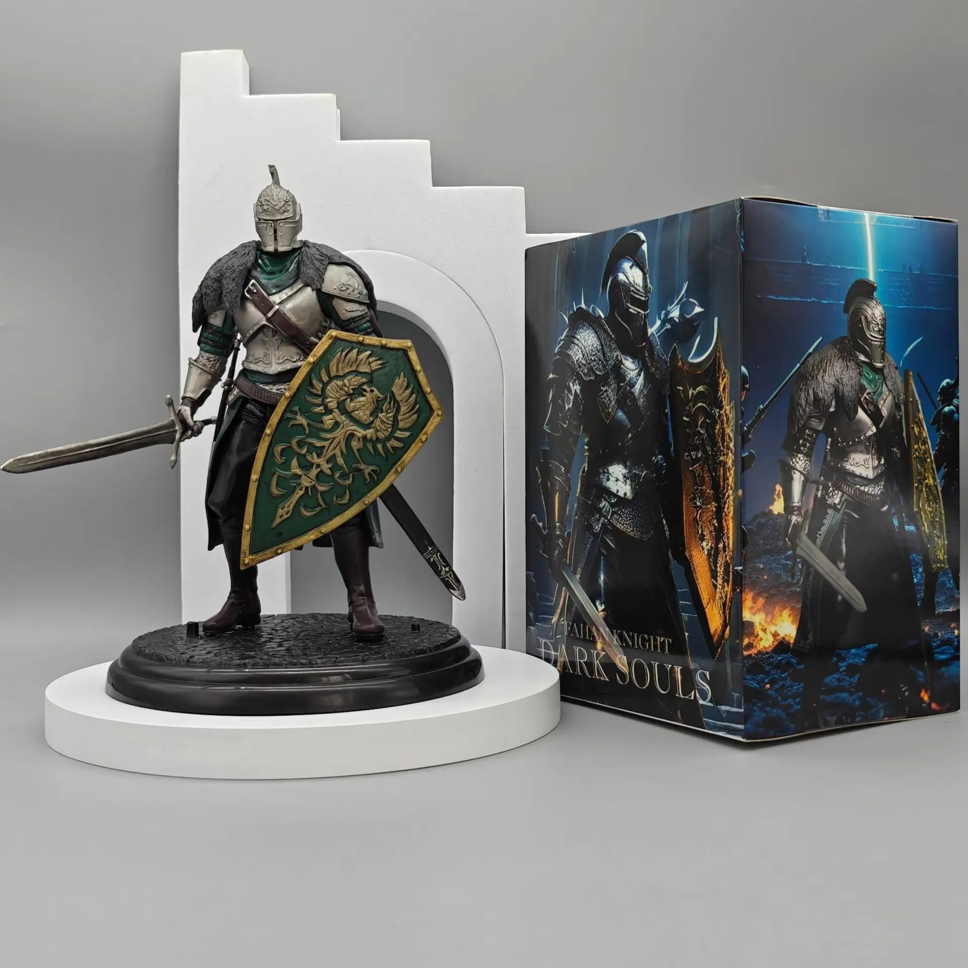 Dark Souls Faraam Knight Armor & Shield Figurine (17 cm)